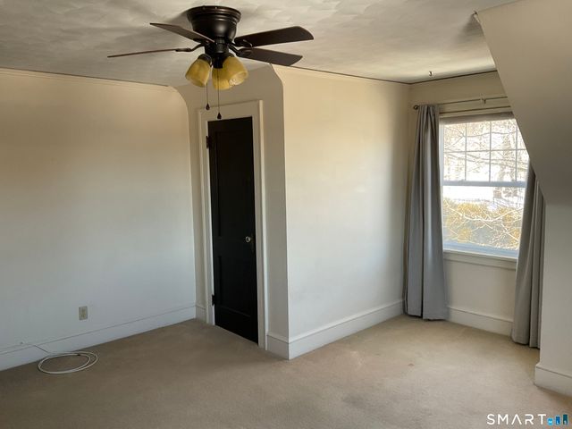 405 Mohegan Avenue Parkway, Waterford, CT 06375