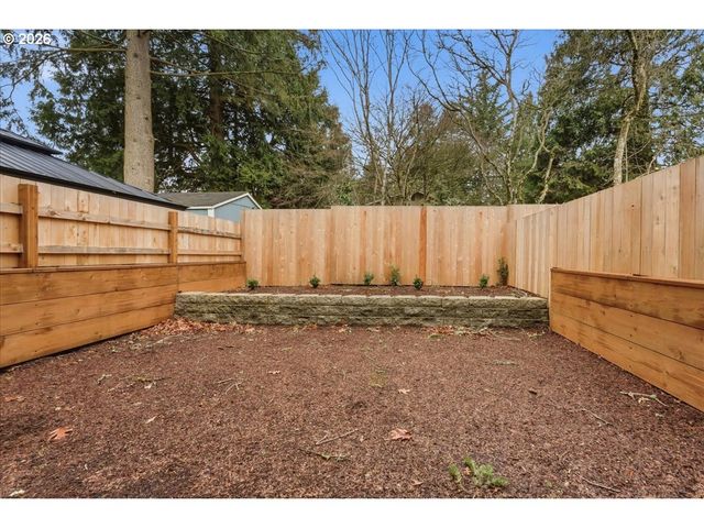 5069 Se King Rd B, Milwaukie, OR 97222