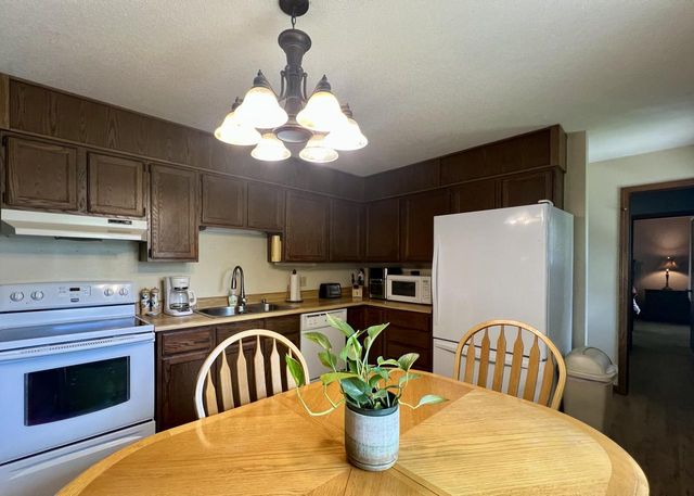 1216 Pinecrest LANE, Onalaska, WI 54650