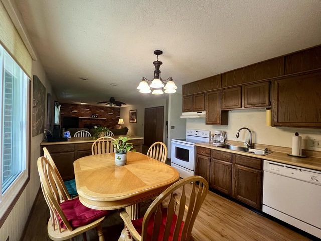 1216 Pinecrest LANE, Onalaska, WI 54650
