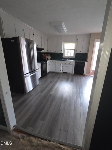 727 N Orange Street, Coats, NC 27521