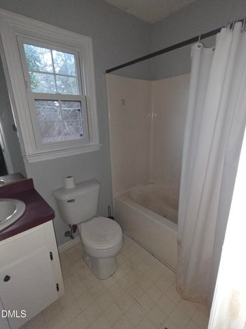 727 N Orange Street, Coats, NC 27521