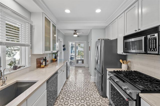 3009 W SAN RAFAEL STREET, Tampa, FL 33629