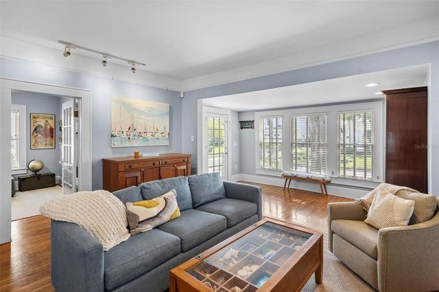 3009 W SAN RAFAEL STREET, Tampa, FL 33629