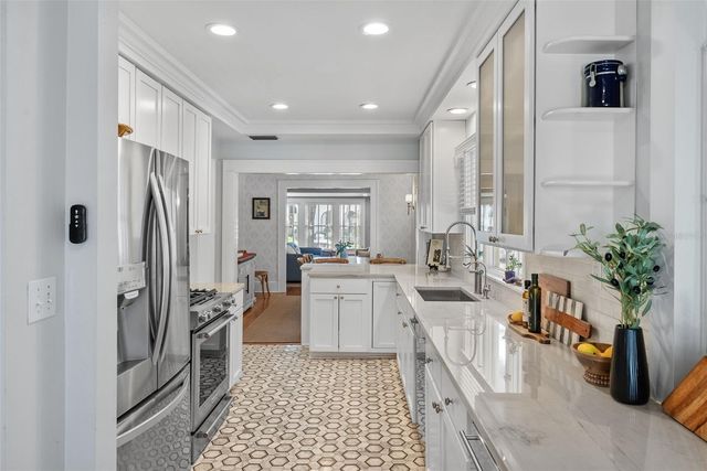 3009 W SAN RAFAEL STREET, Tampa, FL 33629