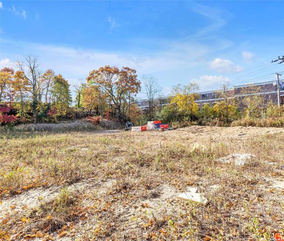 Shore Road, Glenwood Landing, NY 11547