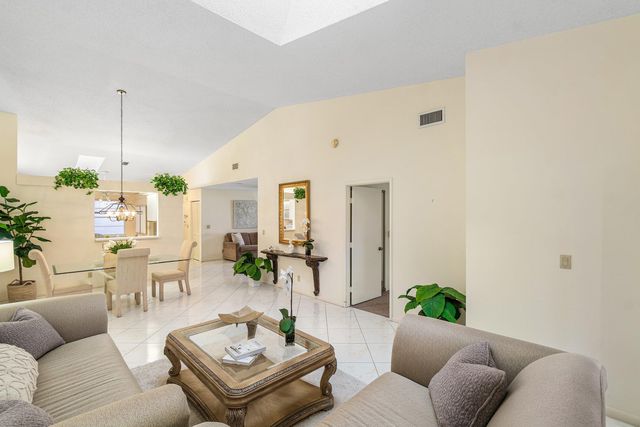6123 Waldwick Circle, Delray Beach, FL 33484