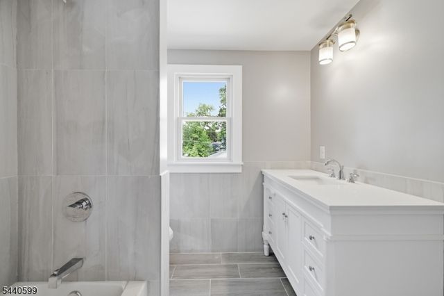 768 Birch Ave, New Milford Boro, NJ 07646