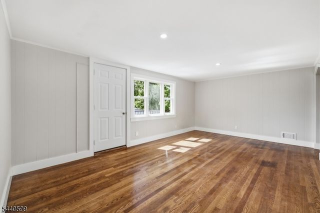 768 Birch Ave, New Milford Boro, NJ 07646