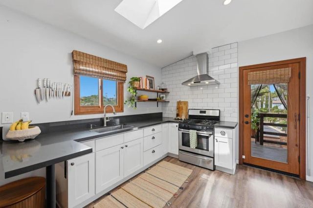 637 Sparta Drive A & B, Encinitas, CA 92024