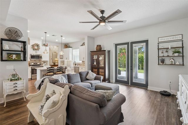 491 W DELAWARE AVENUE, Lake Helen, FL 32744