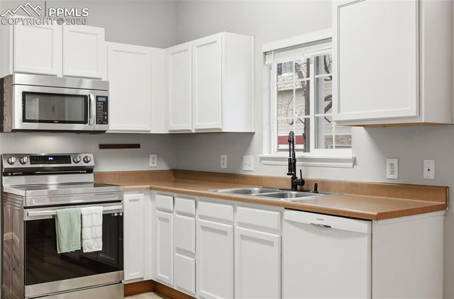 1464 Bergen Rock Street, Castle Rock, CO 80109