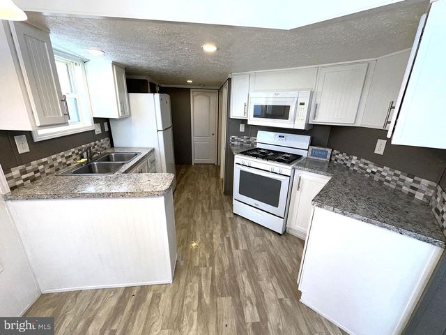 56 3RD ST, Lothian, MD 20711