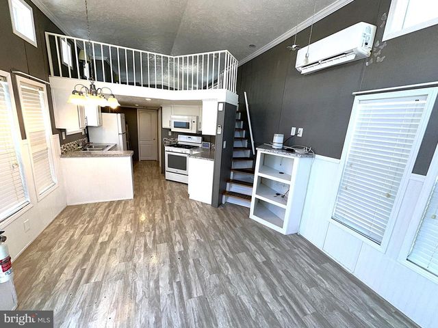 56 3RD ST, Lothian, MD 20711