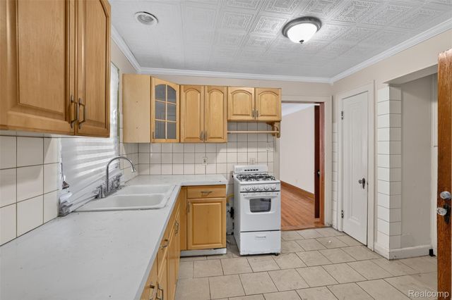 5572 Kensington Avenue, Detroit, MI 48224