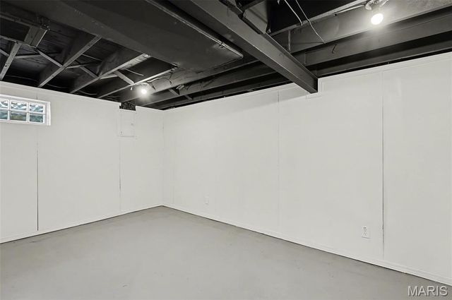 1711 Nemnich Avenue, St Louis, MO 63136