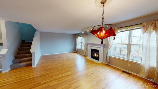 2970 Barclay Way, Ann Arbor, MI 48105