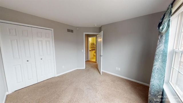 2970 Barclay Way, Ann Arbor, MI 48105
