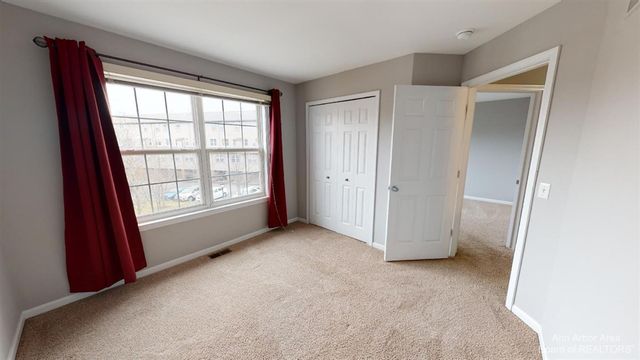 2970 Barclay Way, Ann Arbor, MI 48105