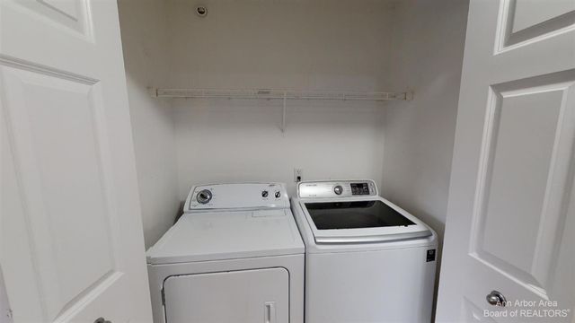2970 Barclay Way, Ann Arbor, MI 48105