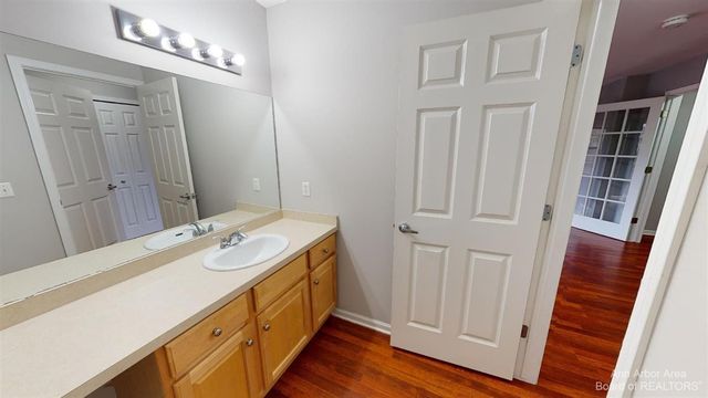 2970 Barclay Way, Ann Arbor, MI 48105