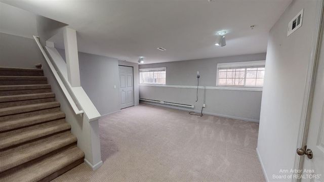 2970 Barclay Way, Ann Arbor, MI 48105