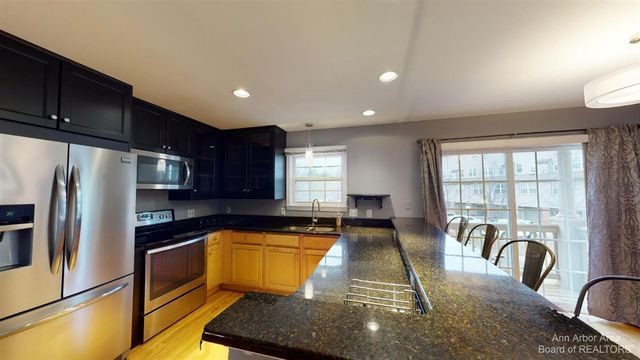 2970 Barclay Way, Ann Arbor, MI 48105