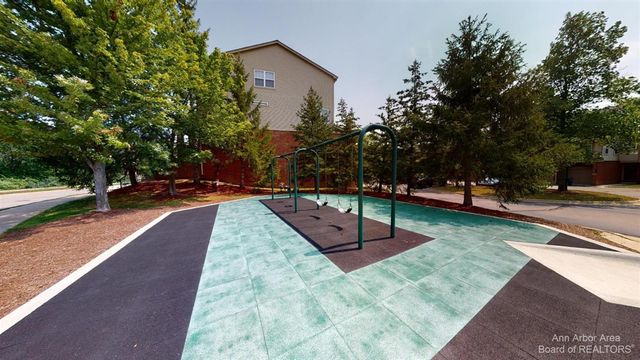 2970 Barclay Way, Ann Arbor, MI 48105