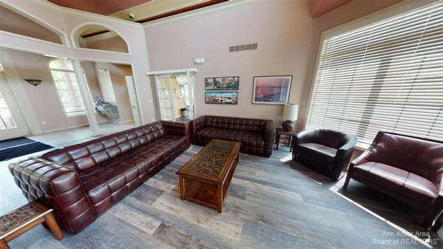 2970 Barclay Way, Ann Arbor, MI 48105