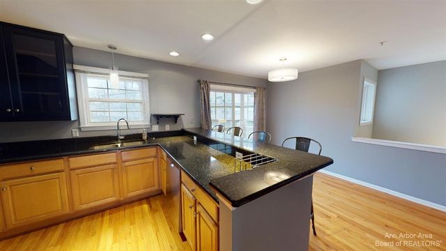 2970 Barclay Way, Ann Arbor, MI 48105