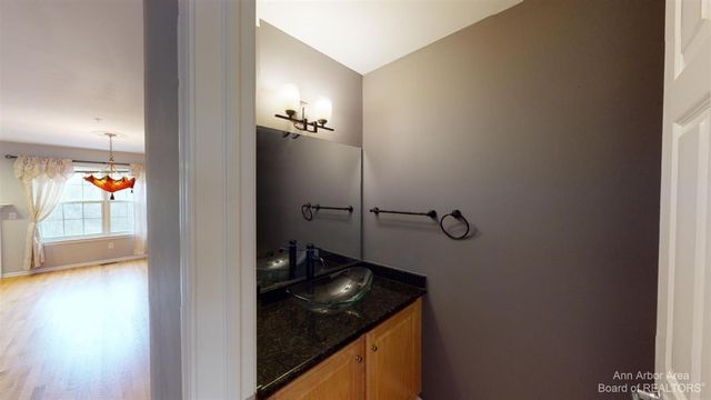 2970 Barclay Way, Ann Arbor, MI 48105