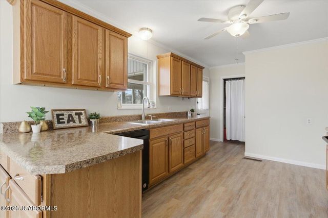 1511 SWIFTS HWY, Jefferson City, MO 65109