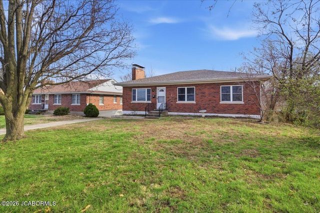 1511 SWIFTS HWY, Jefferson City, MO 65109