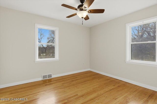 1511 SWIFTS HWY, Jefferson City, MO 65109