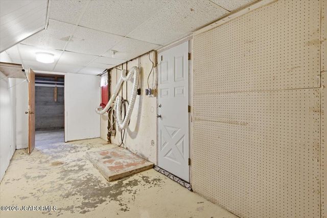 1511 SWIFTS HWY, Jefferson City, MO 65109