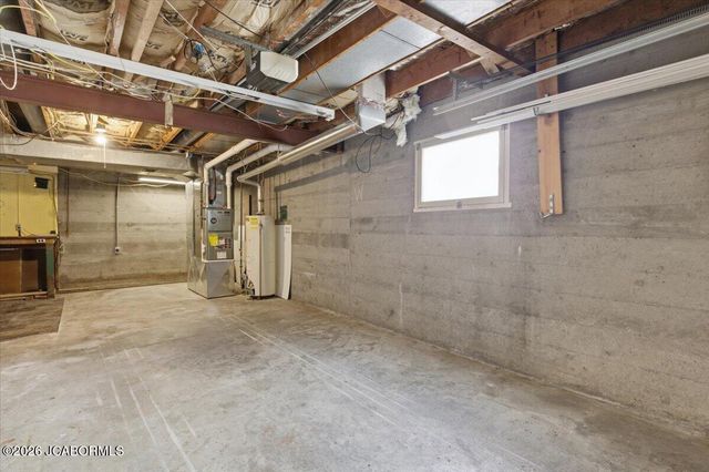 1511 SWIFTS HWY, Jefferson City, MO 65109