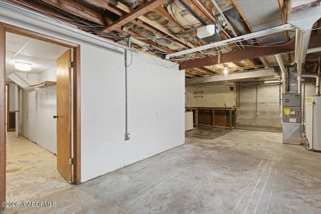 1511 SWIFTS HWY, Jefferson City, MO 65109