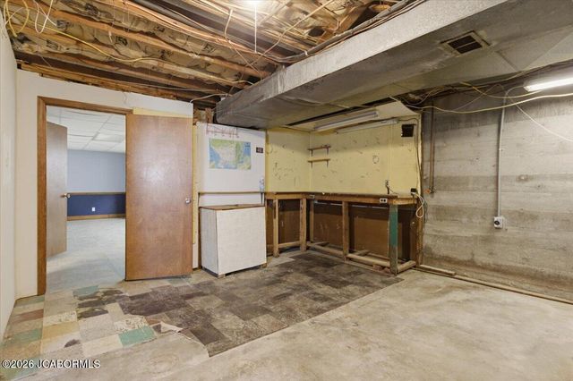 1511 SWIFTS HWY, Jefferson City, MO 65109