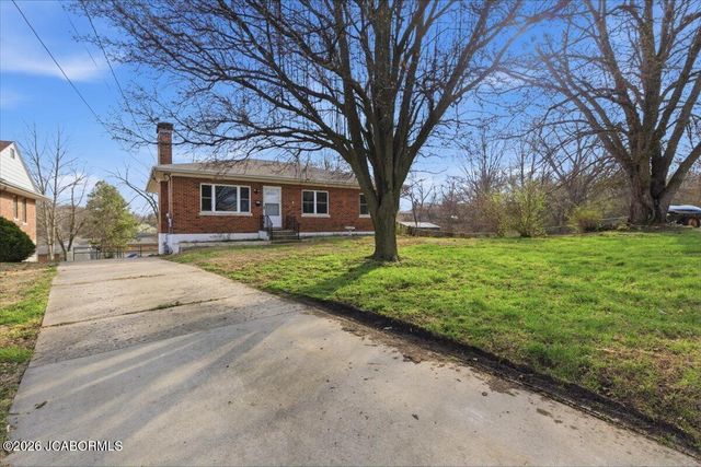 1511 SWIFTS HWY, Jefferson City, MO 65109