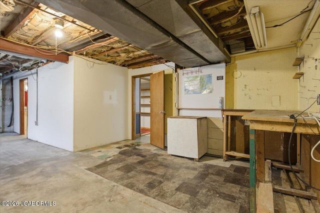 1511 SWIFTS HWY, Jefferson City, MO 65109