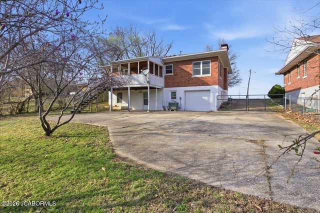 1511 SWIFTS HWY, Jefferson City, MO 65109