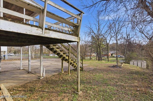 1511 SWIFTS HWY, Jefferson City, MO 65109