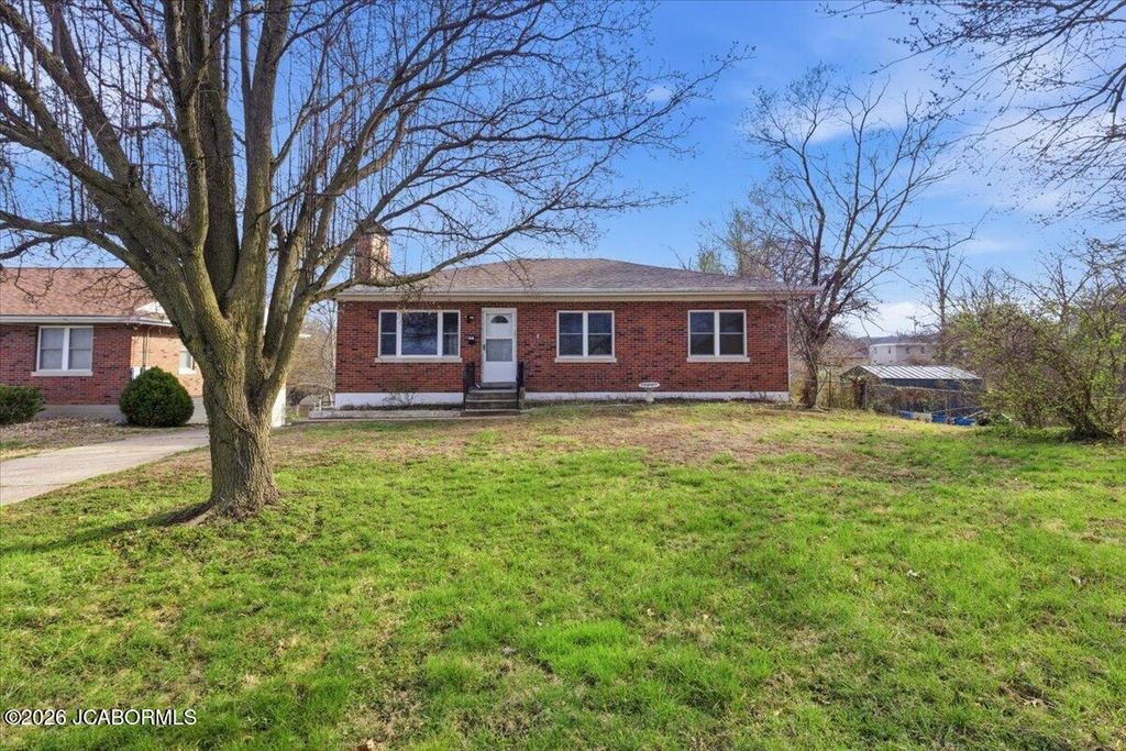 1511 SWIFTS HWY, Jefferson City, MO 65109