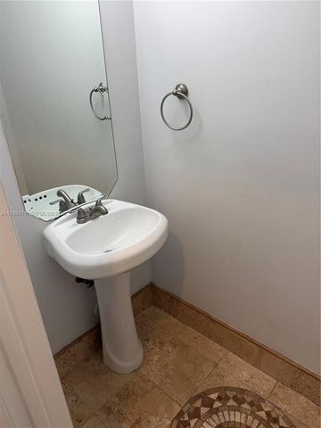 1552 NW 135th Avenue, Pembroke Pines, FL 33028