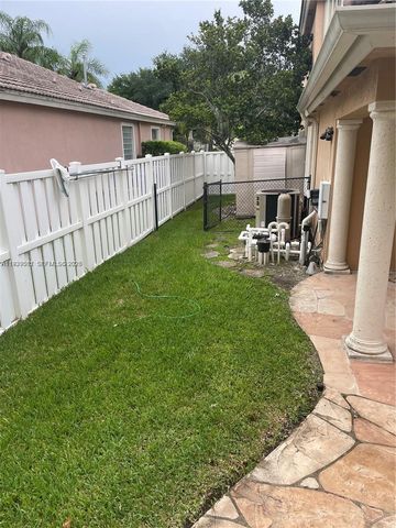 1552 NW 135th Avenue, Pembroke Pines, FL 33028