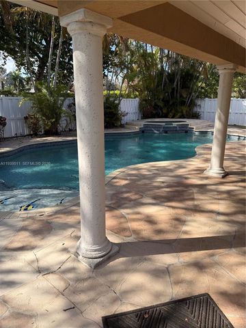 1552 NW 135th Avenue, Pembroke Pines, FL 33028