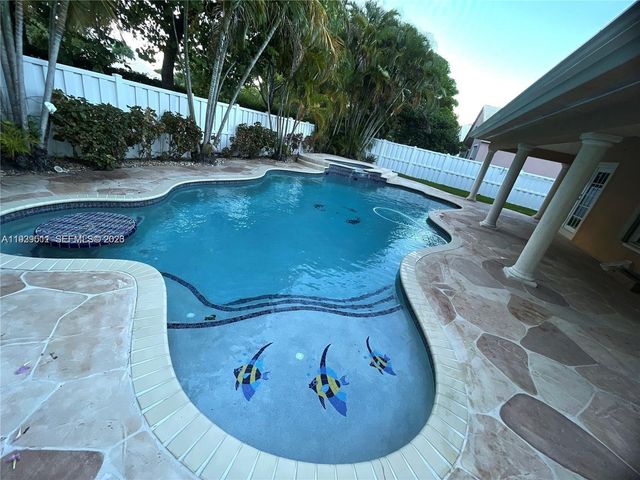 1552 NW 135th Avenue, Pembroke Pines, FL 33028