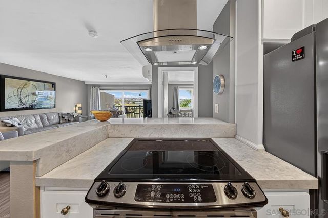 4015 Crown Point Dr. 310, San Diego, CA 92109