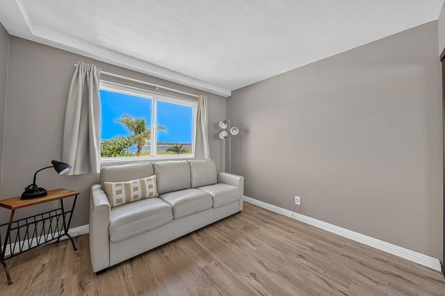 4015 Crown Point Dr. 310, San Diego, CA 92109