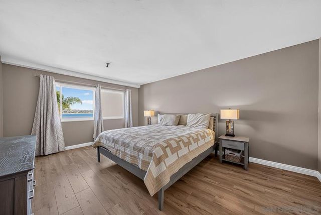 4015 Crown Point Dr. 310, San Diego, CA 92109